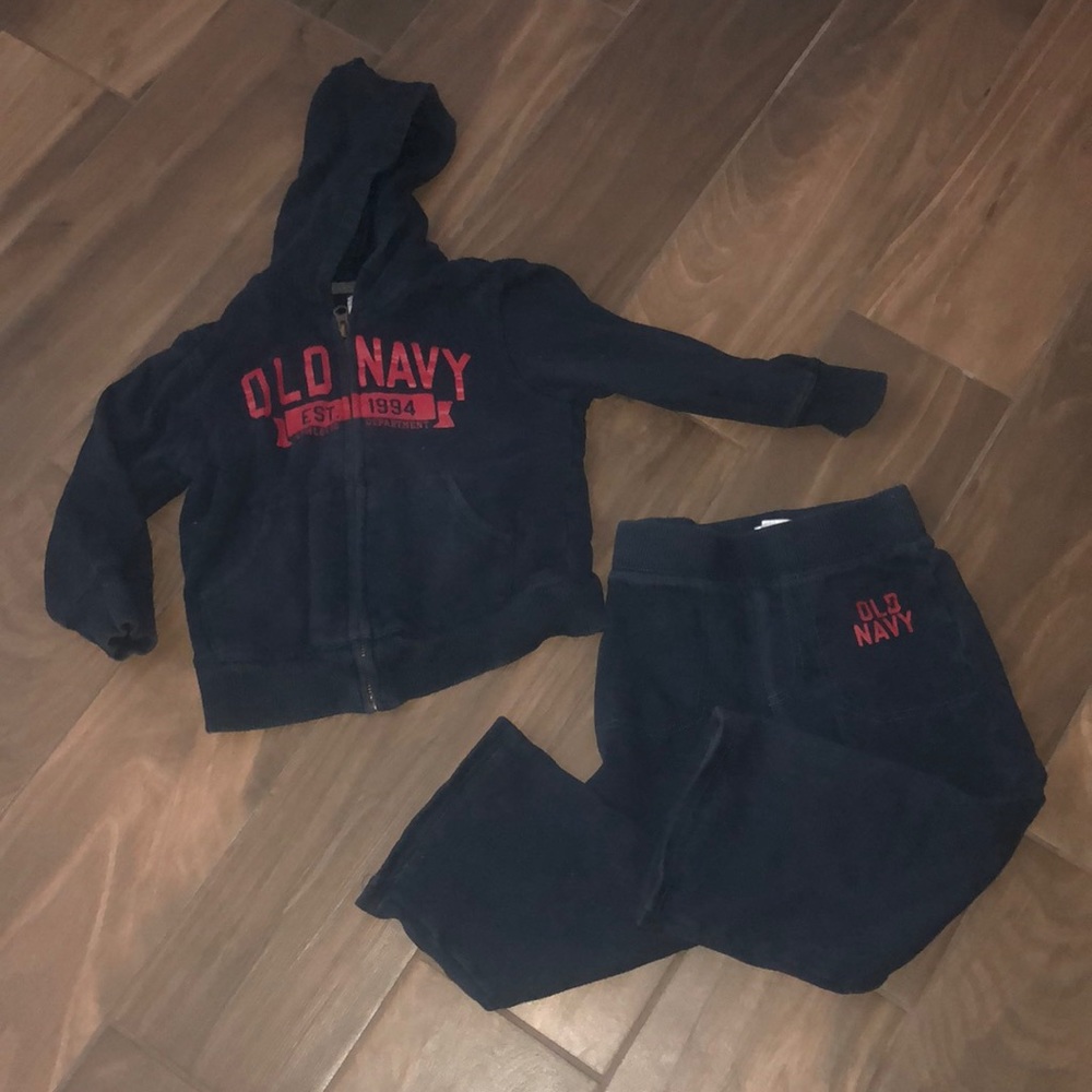 Old navy sweatsuit